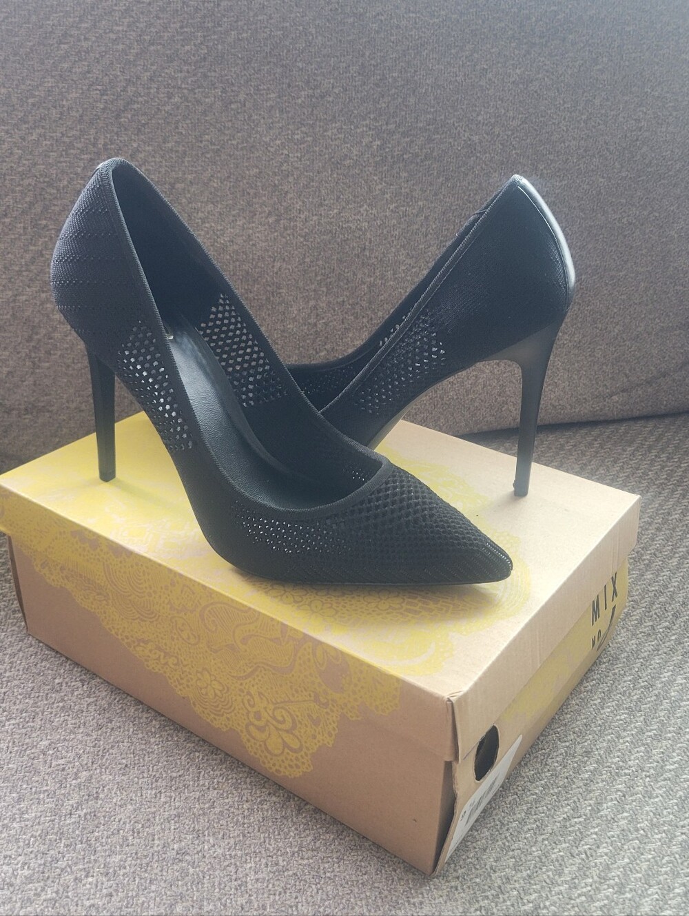 Mix No. 6 Black Knit Pointed-Toe Pumps- Size 9 1/2 - Picture 4 of 7